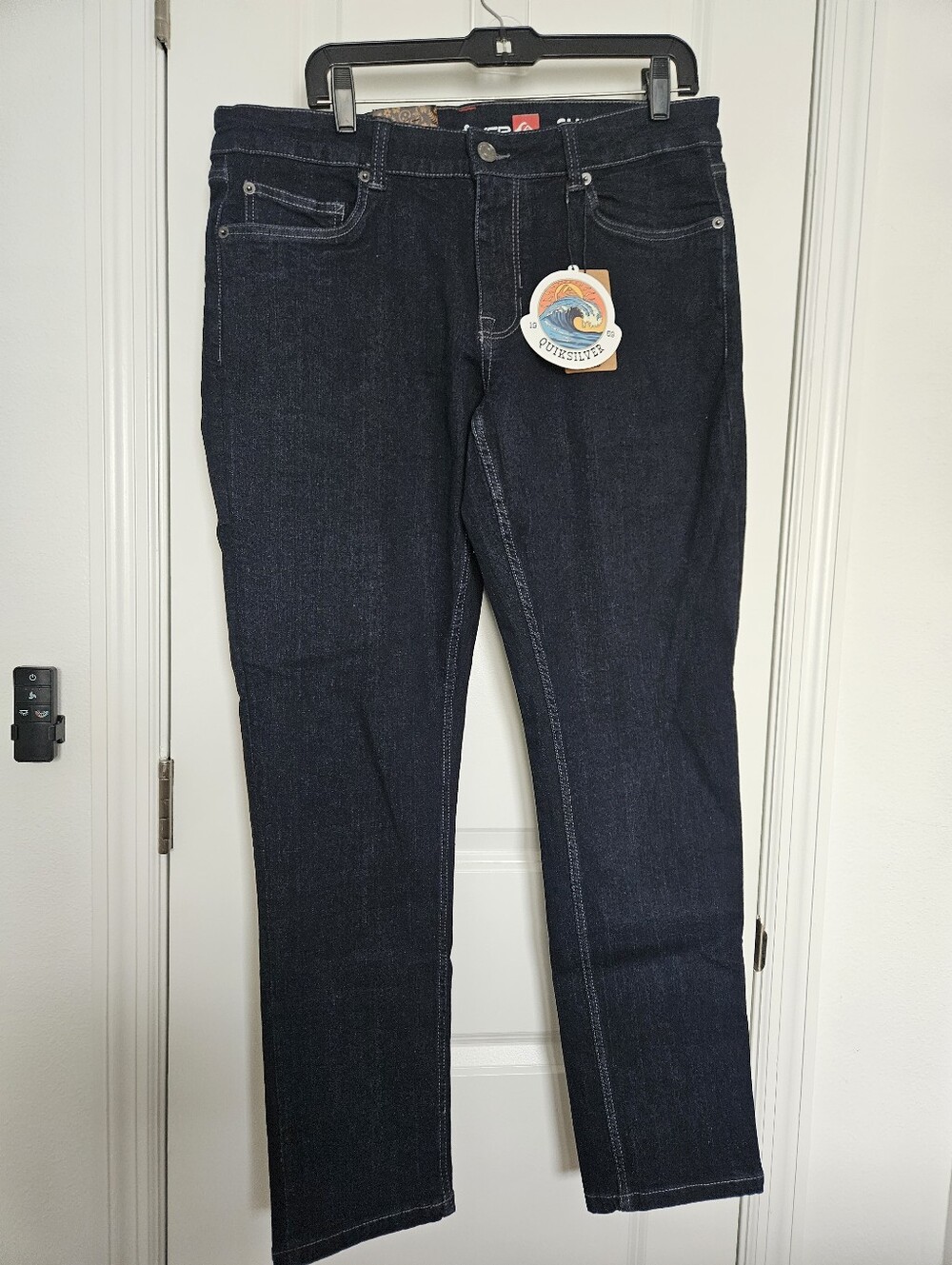 NWT Quiksilver Slim Fit Jeans Dark Rinse Stretch Men’s Size 33x32